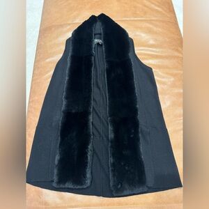 Linda Richard’s brand women’s sweater vest with mink in the front size small